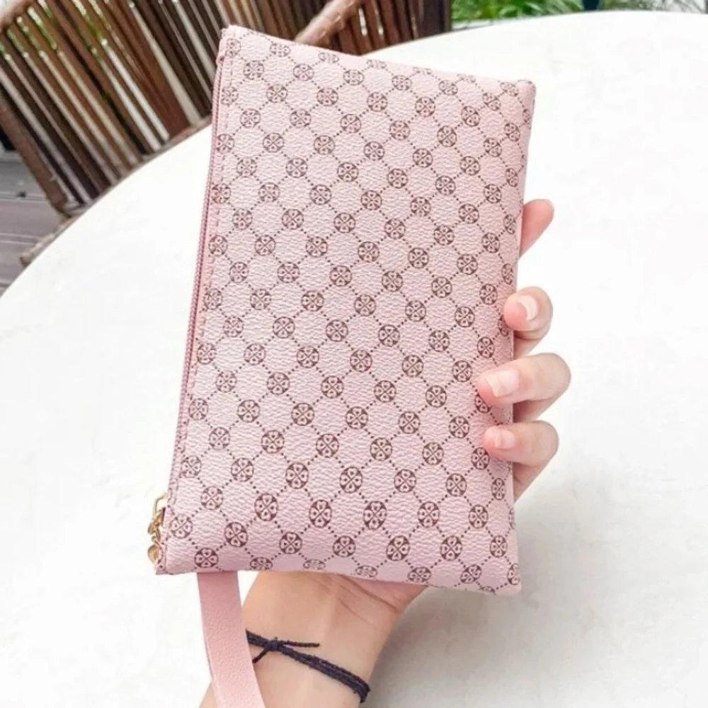💕LAST ONE💕NWT Pink Wristlet with Zipper Closure & Strap - Picture 4 of 7